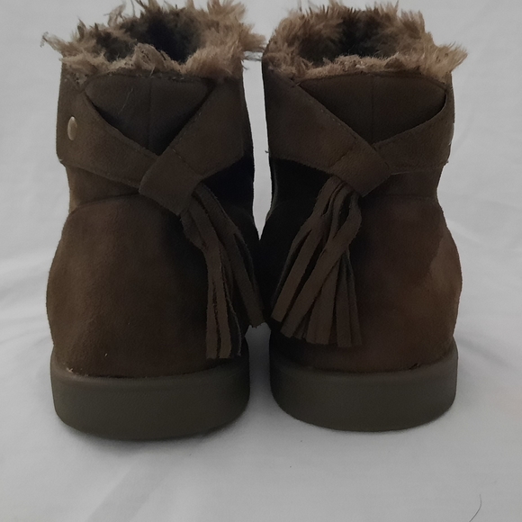 Roebuck & Co Womens Fur Lined Ankle Boots  Size 10 Olive Green New Condition - Picture 2 of 6